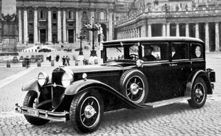 Illustration for article titled The Evolution Of The Popemobile